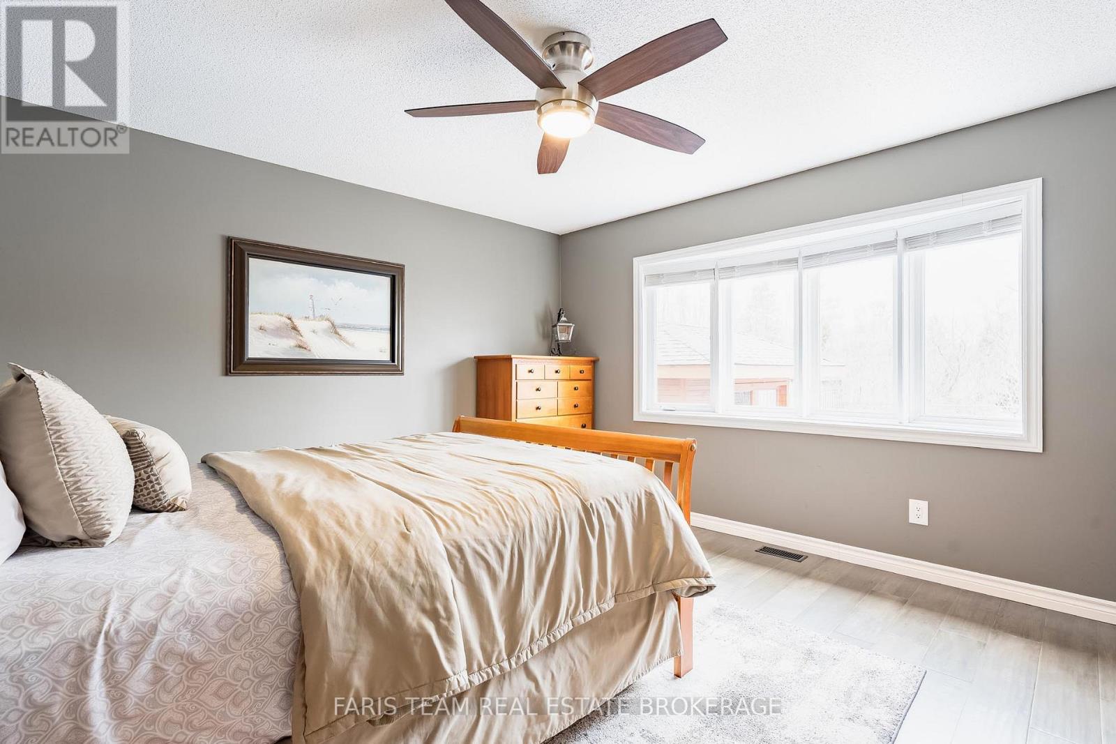 1056 Winnifred Court, Innisfil, Ontario  L9S 2B3 - Photo 15 - N12969220