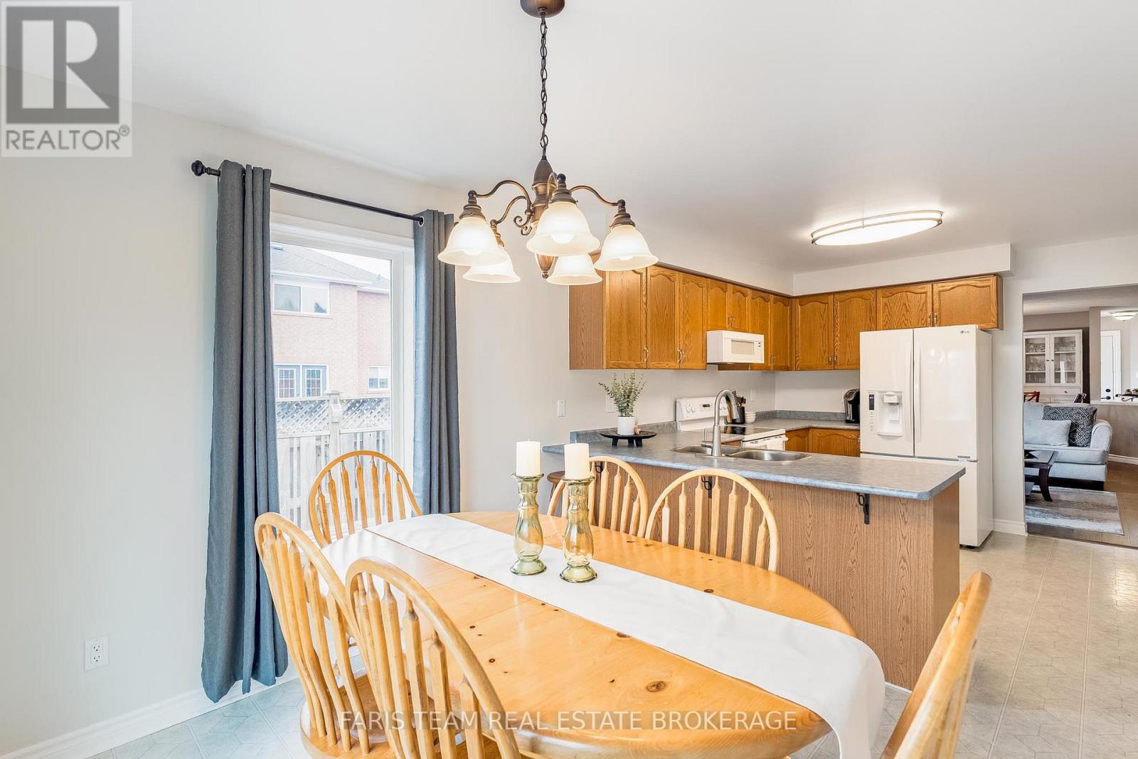 1056 Winnifred Court, Innisfil, Ontario  L9S 2B3 - Photo 9 - N12969220