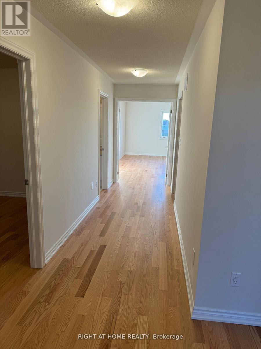 33 Rochester Drive, Barrie, Ontario  L9J 0V9 - Photo 10 - S12969120