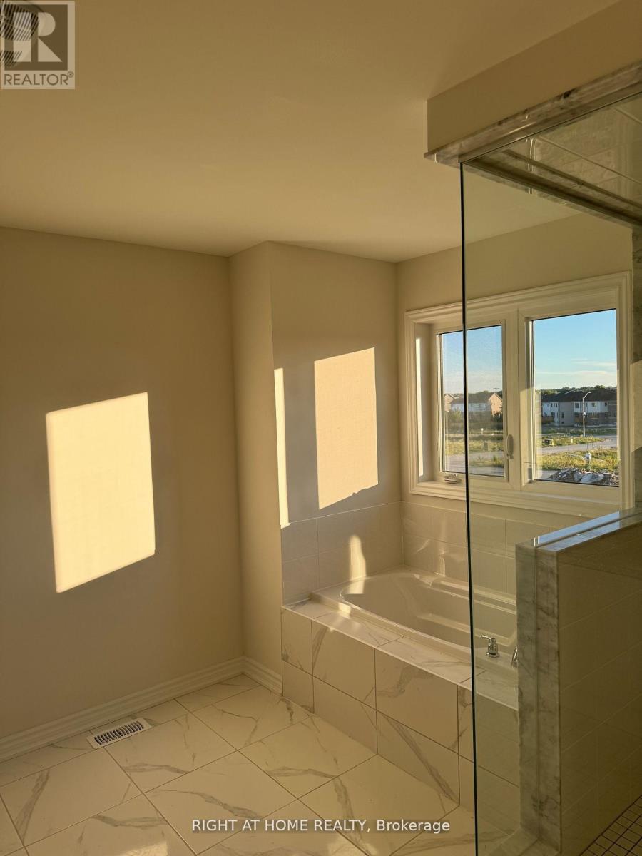 33 Rochester Drive, Barrie, Ontario  L9J 0V9 - Photo 11 - S12969120