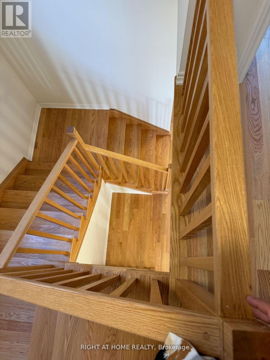 33 Rochester Drive, Barrie, Ontario  L9J 0V9 - Photo 4 - S12969120