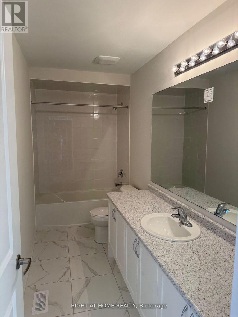 33 Rochester Drive, Barrie, Ontario  L9J 0V9 - Photo 5 - S12969120