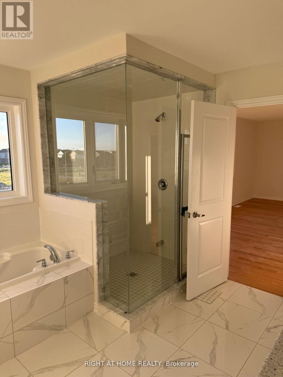 33 Rochester Drive, Barrie, Ontario  L9J 0V9 - Photo 7 - S12969120