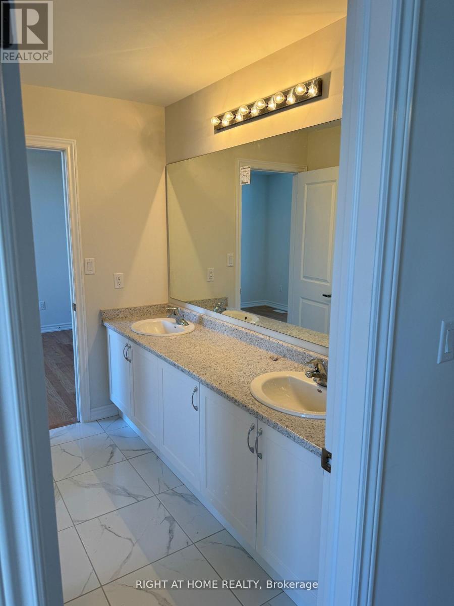 33 Rochester Drive, Barrie, Ontario  L9J 0V9 - Photo 9 - S12969120