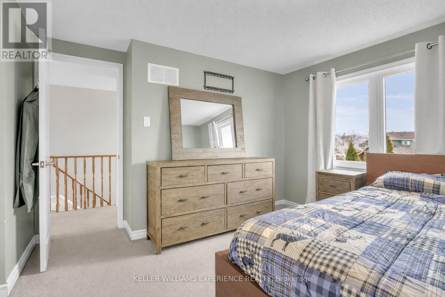 24 Lindsay Court, Barrie, Ontario  L4M 6G5 - Photo 10 - S12969214