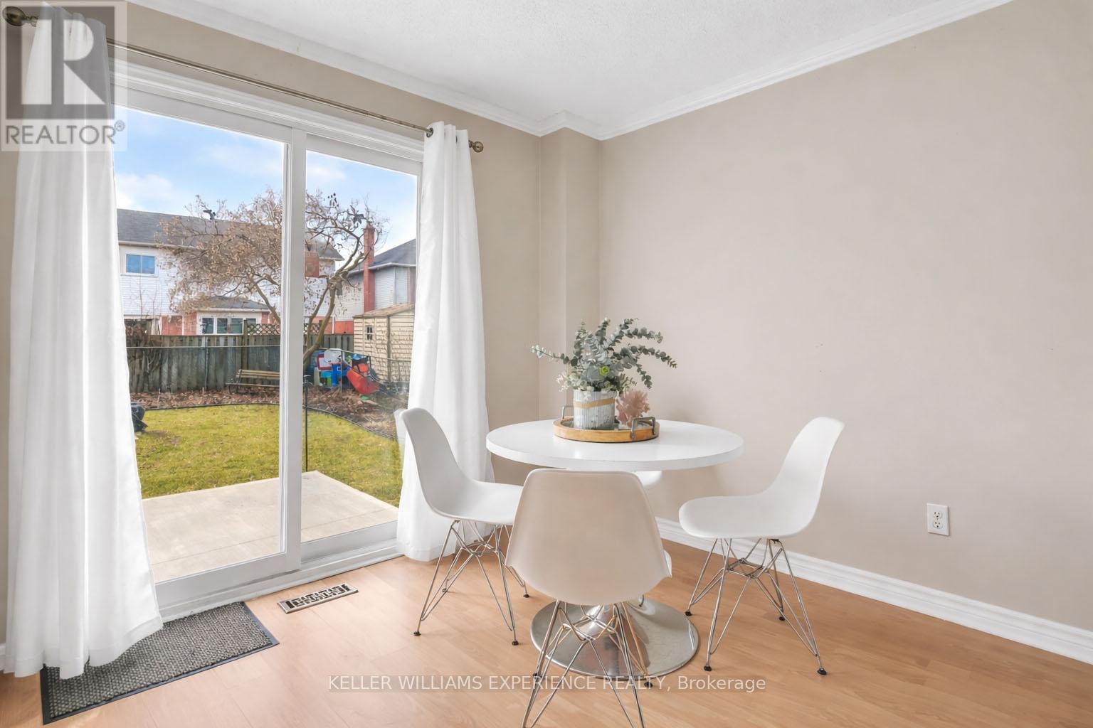 24 Lindsay Court, Barrie, Ontario  L4M 6G5 - Photo 2 - S12969214