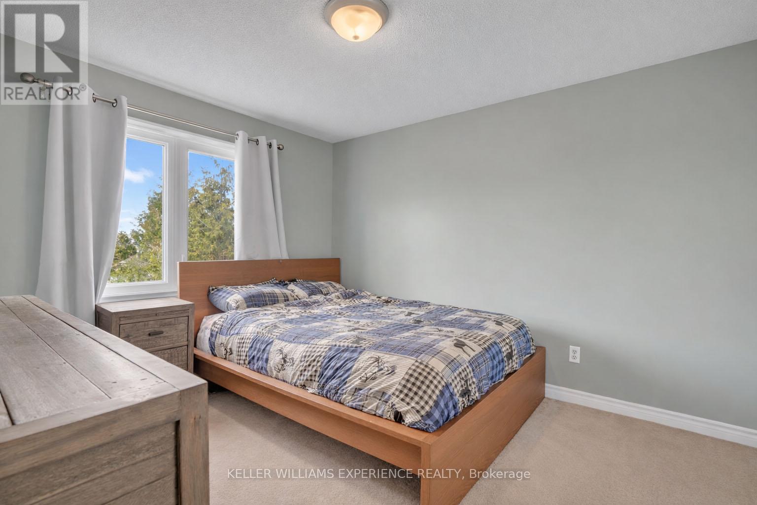 24 Lindsay Court, Barrie, Ontario  L4M 6G5 - Photo 9 - S12969214