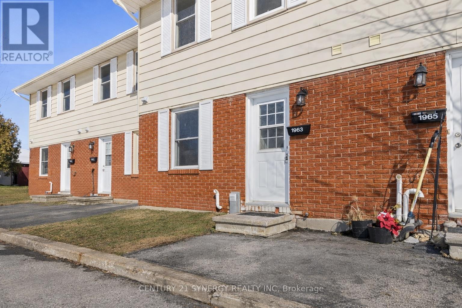 22 - 1963 Fairglen Mews, Ottawa, Ontario  K1B 5A5 - Photo 2 - X12832582