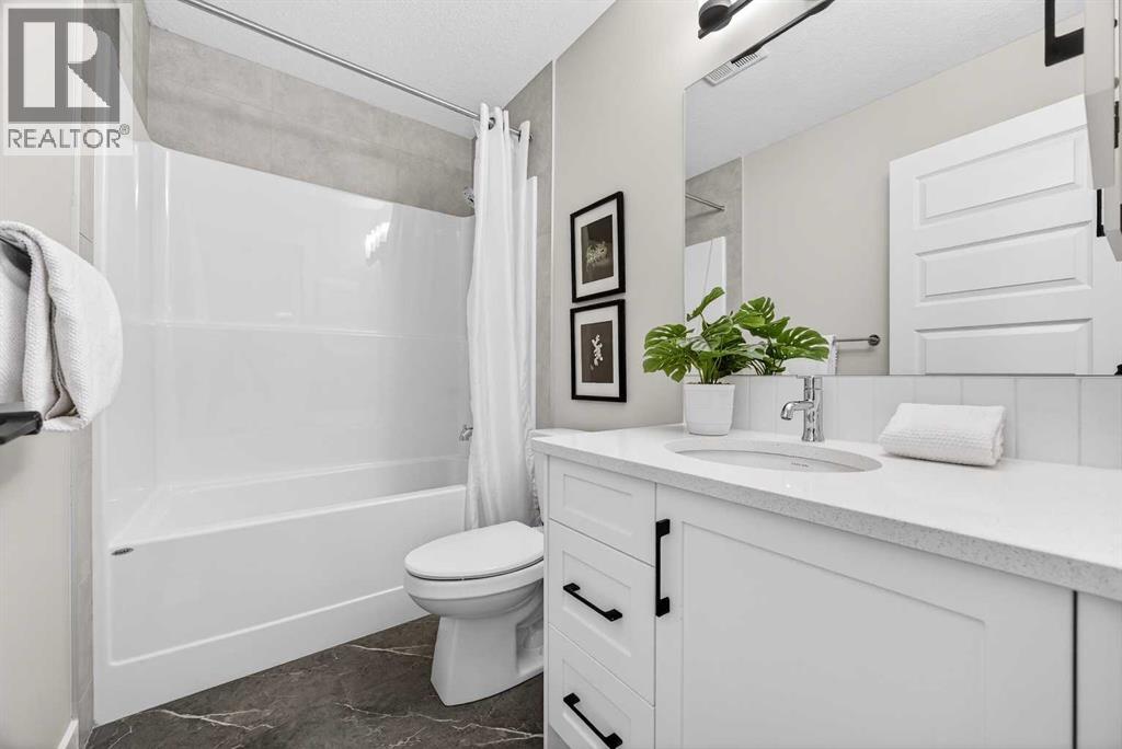 218 Bayview Park Sw, Airdrie, Alberta  T4B 3B1 - Photo 36 - A2298006