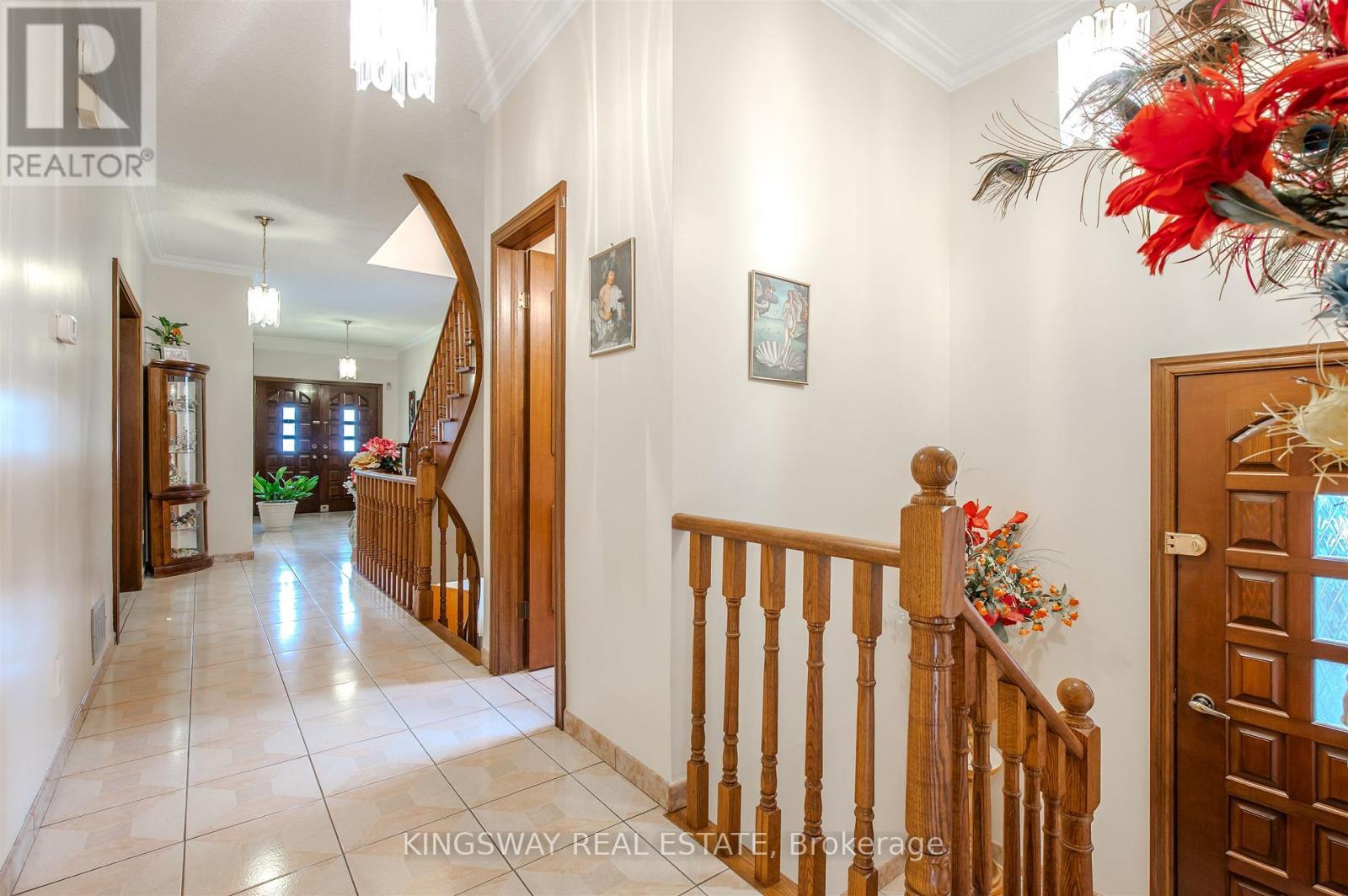 27 Mulholland Avenue, Toronto, Ontario  M6A 2S1 - Photo 13 - W12969098