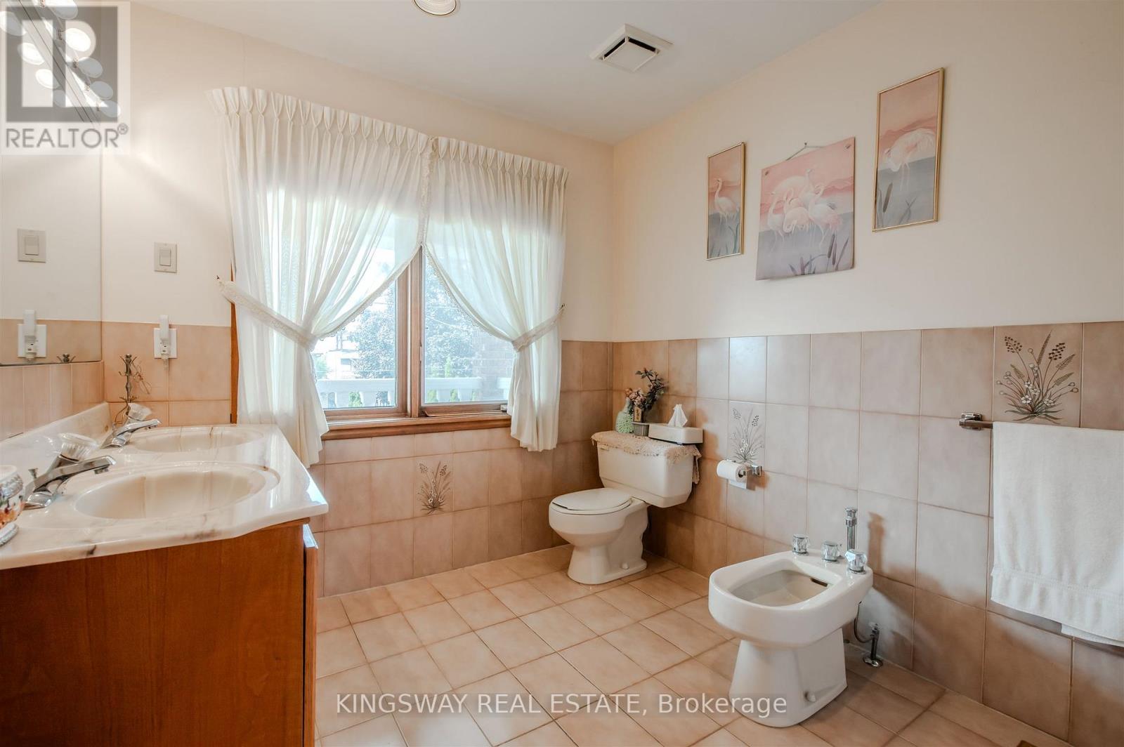 27 Mulholland Avenue, Toronto, Ontario  M6A 2S1 - Photo 16 - W12969098