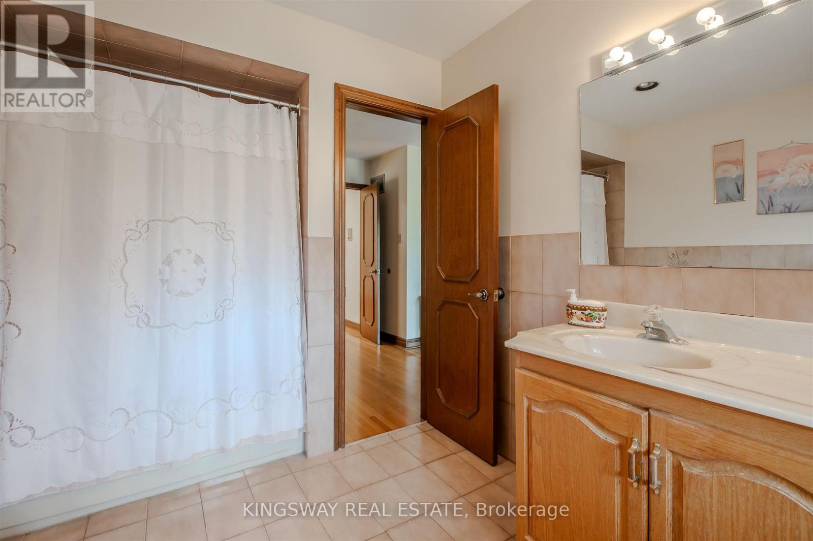 27 Mulholland Avenue, Toronto, Ontario  M6A 2S1 - Photo 17 - W12969098