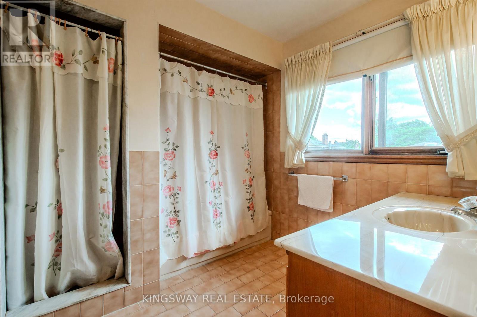 27 Mulholland Avenue, Toronto, Ontario  M6A 2S1 - Photo 24 - W12969098