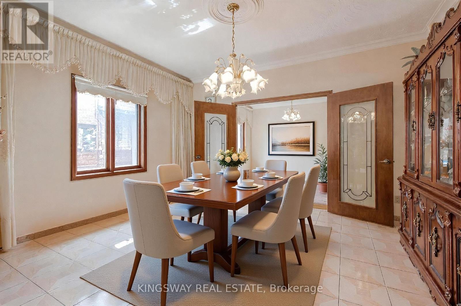 27 Mulholland Avenue, Toronto, Ontario  M6A 2S1 - Photo 6 - W12969098