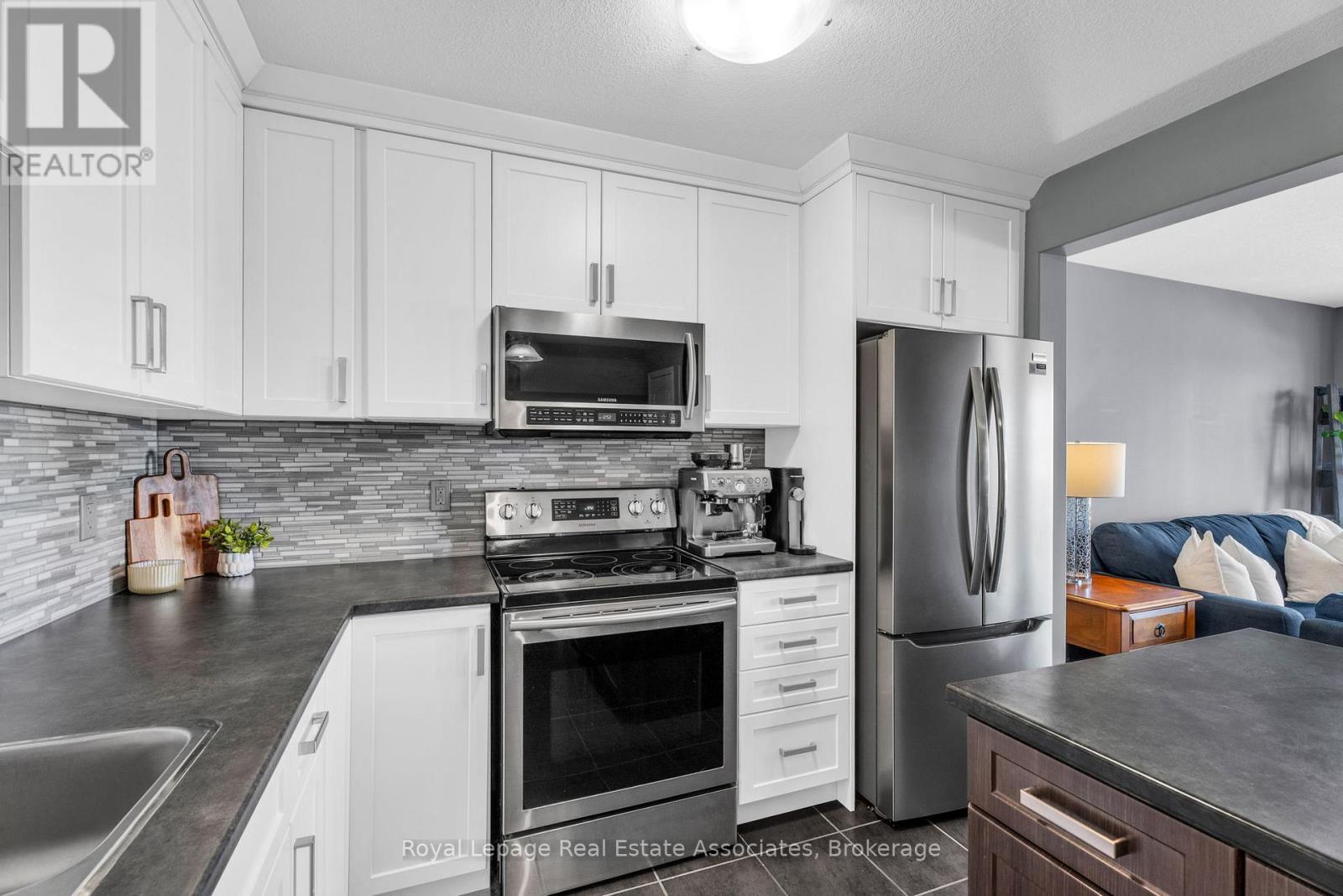 110 Winterton Court, Orangeville, Ontario  L9W 6Z7 - Photo 11 - W12969104