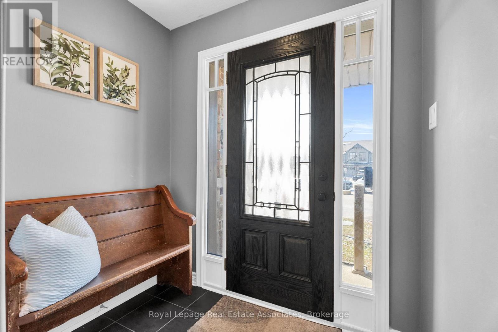 110 Winterton Court, Orangeville, Ontario  L9W 6Z7 - Photo 5 - W12969104