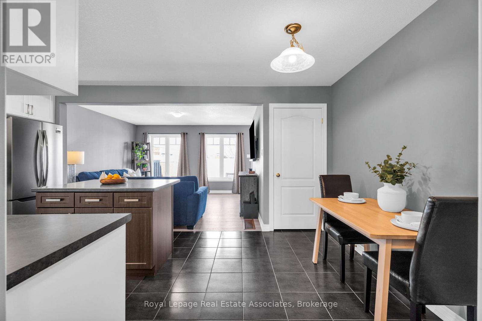 110 Winterton Court, Orangeville, Ontario  L9W 6Z7 - Photo 6 - W12969104