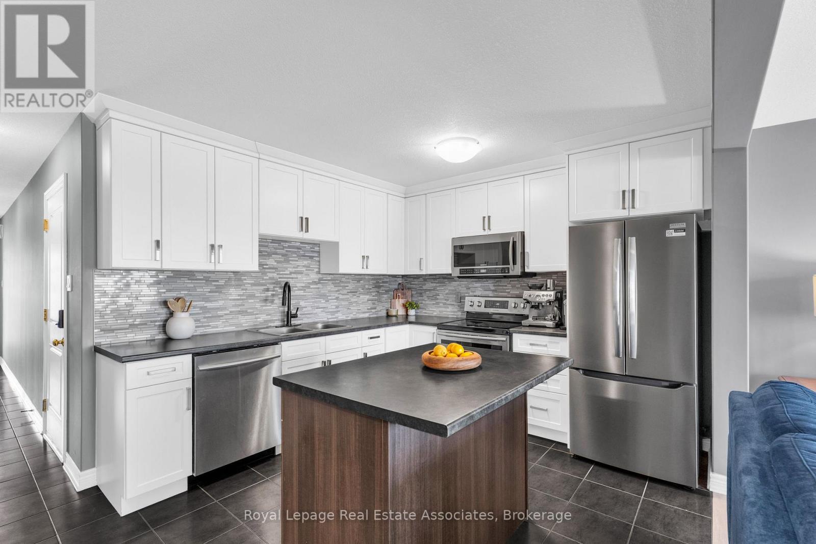 110 Winterton Court, Orangeville, Ontario  L9W 6Z7 - Photo 9 - W12969104