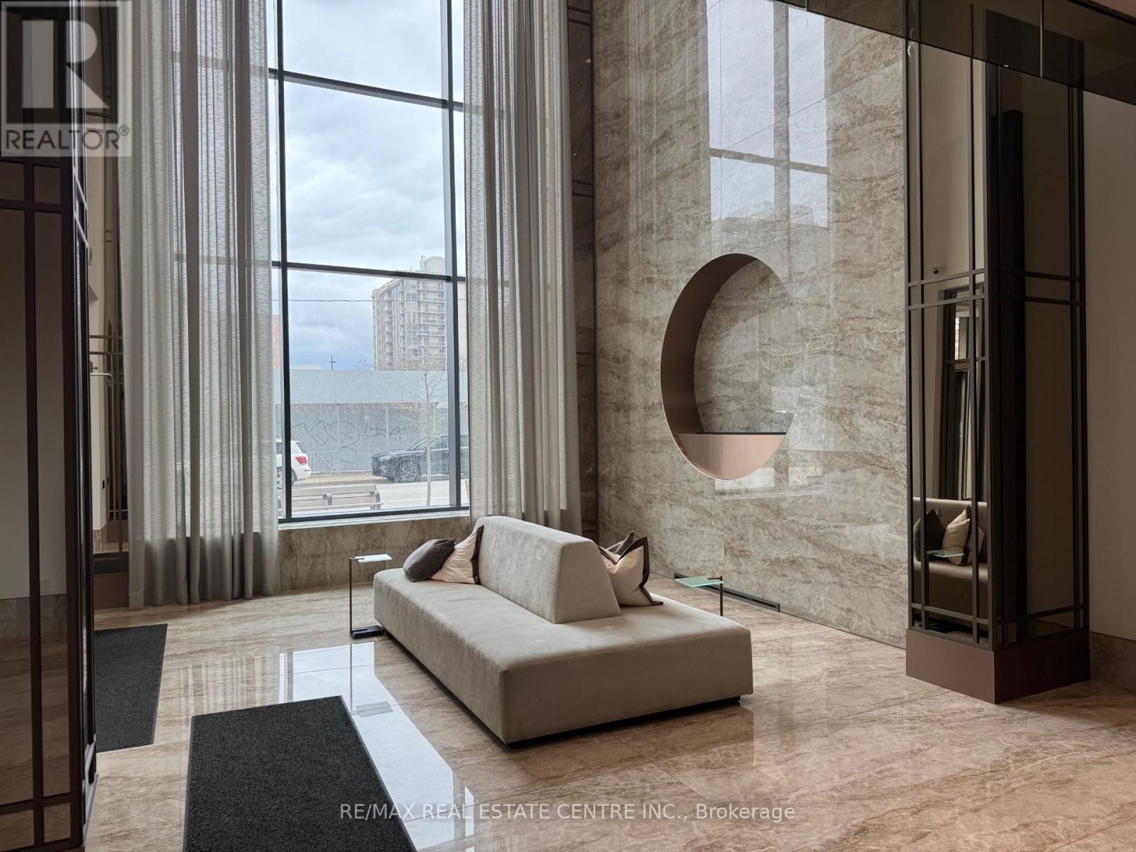 703 - 2007 James Street, Burlington, Ontario  L7R 0G7 - Photo 2 - W12969116