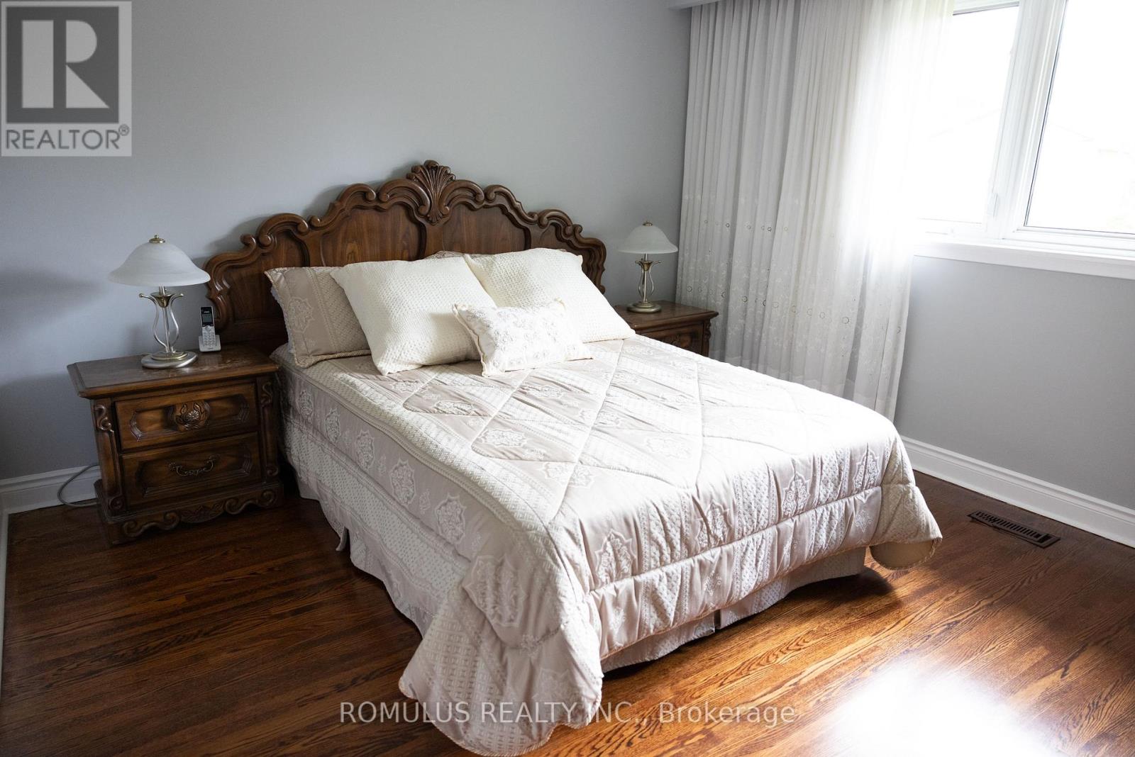 28 Eldorado Court, Toronto, Ontario  M3J 1X1 - Photo 13 - W12969134