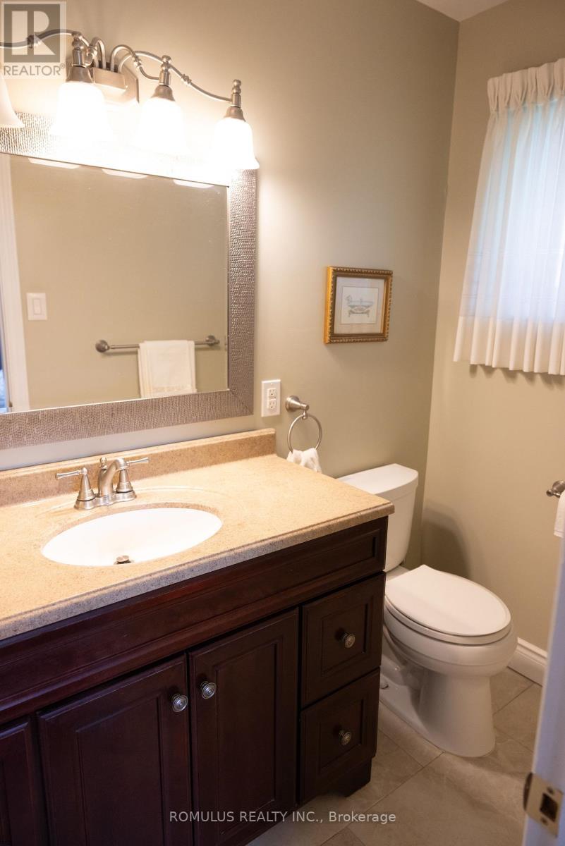 28 Eldorado Court, Toronto, Ontario  M3J 1X1 - Photo 15 - W12969134