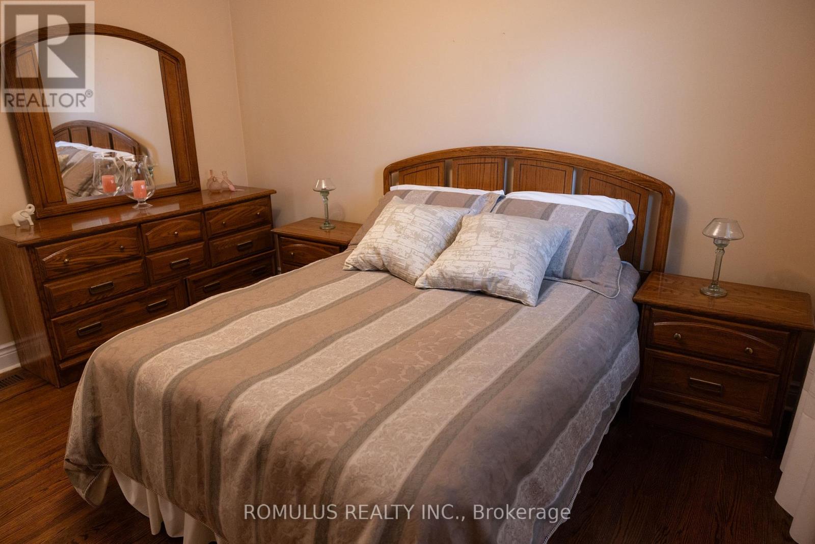 28 Eldorado Court, Toronto, Ontario  M3J 1X1 - Photo 16 - W12969134