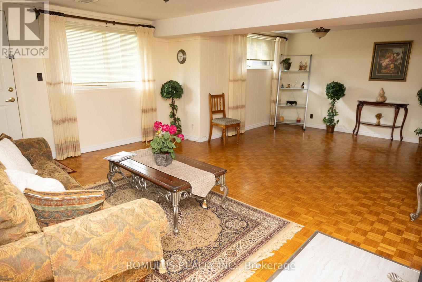 28 Eldorado Court, Toronto, Ontario  M3J 1X1 - Photo 21 - W12969134