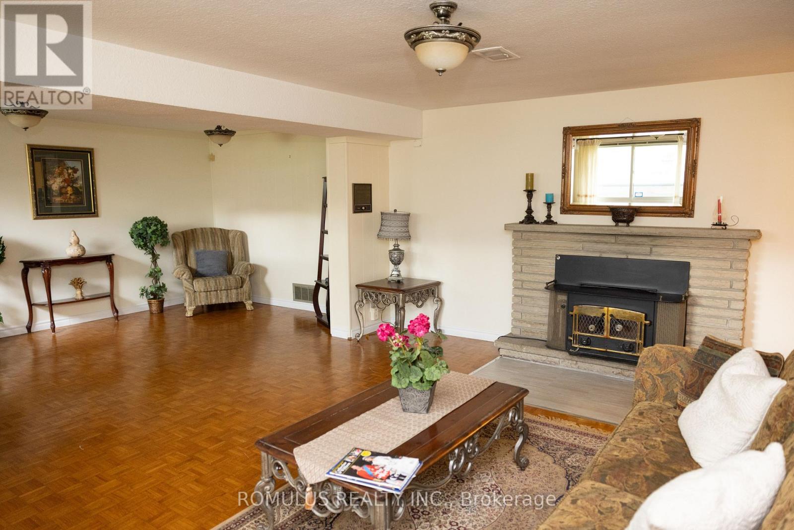 28 Eldorado Court, Toronto, Ontario  M3J 1X1 - Photo 22 - W12969134