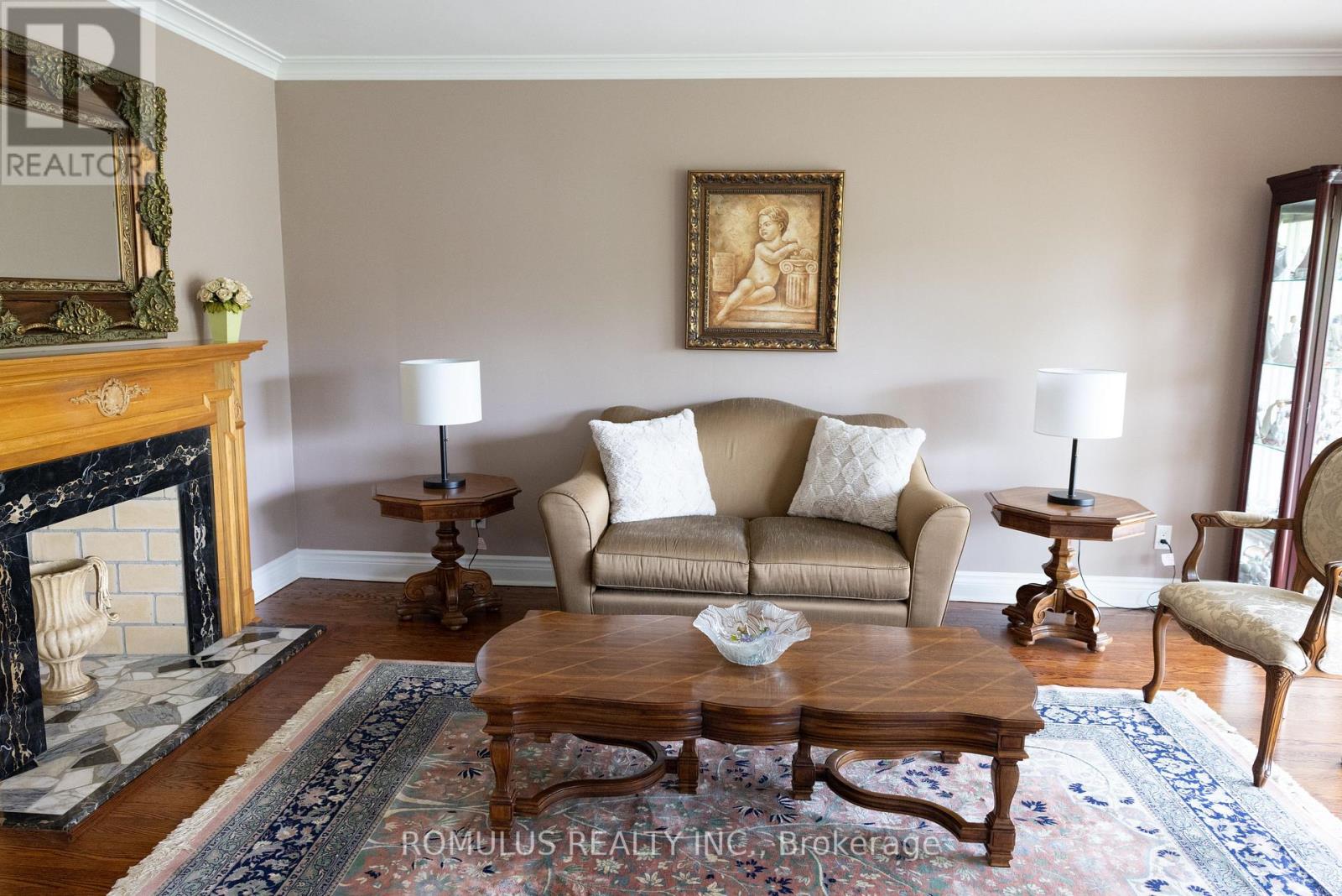 28 Eldorado Court, Toronto, Ontario  M3J 1X1 - Photo 4 - W12969134