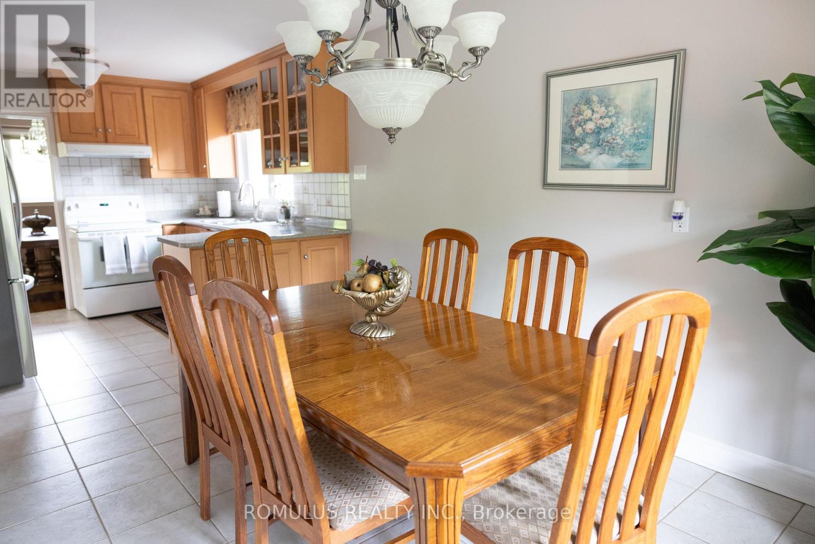 28 Eldorado Court, Toronto, Ontario  M3J 1X1 - Photo 8 - W12969134