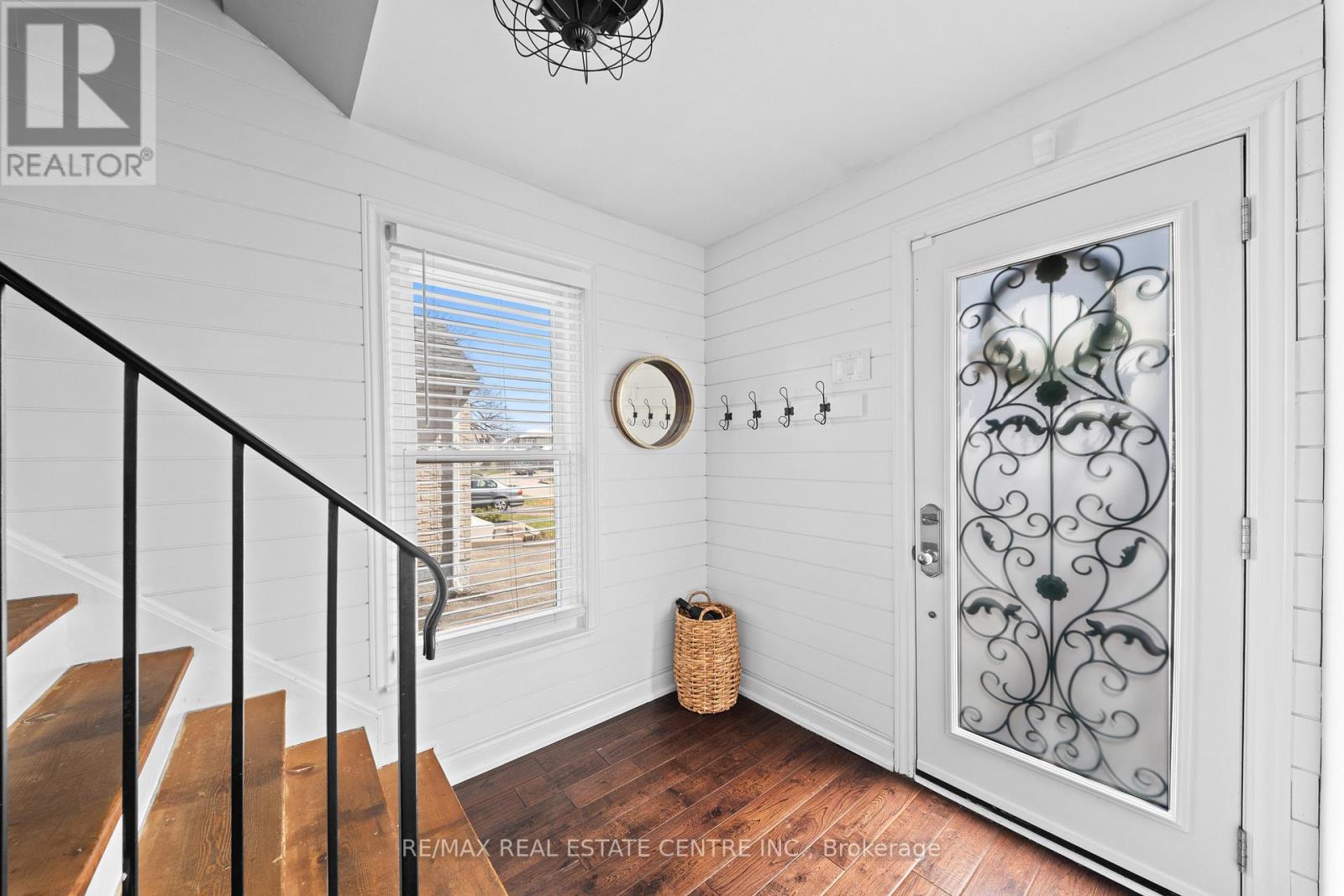 23 Majestic Crescent, Brampton, Ontario  L6S 3N1 - Photo 7 - W12969136