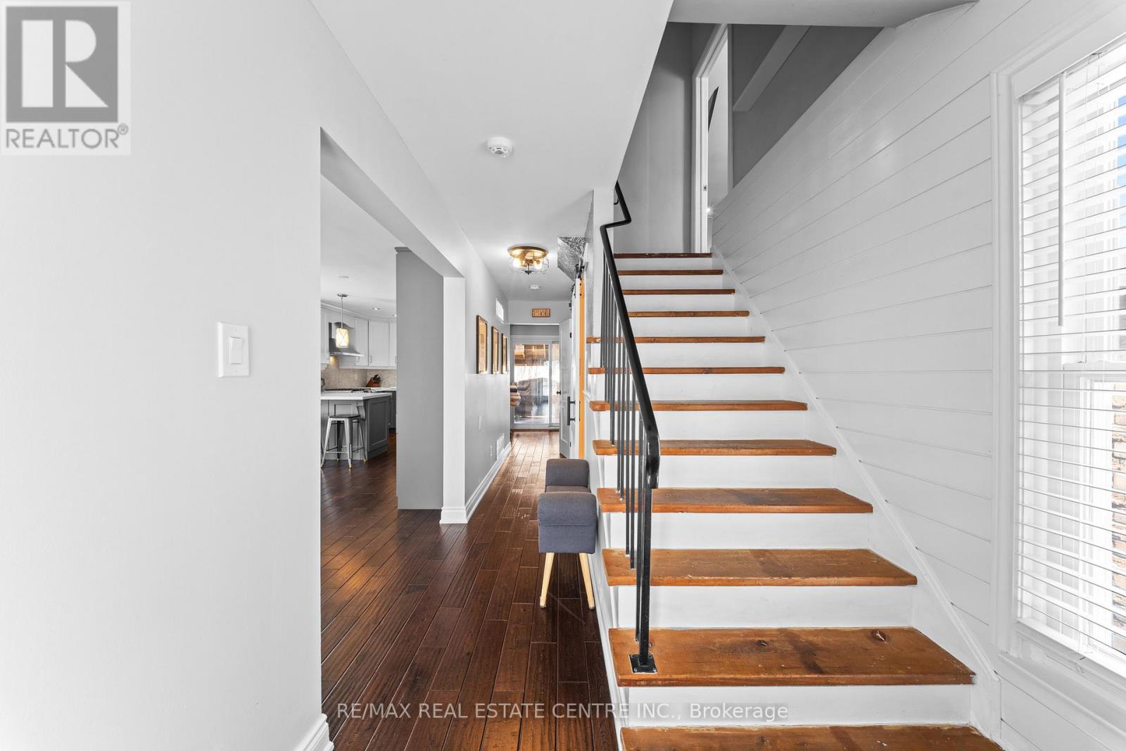 23 Majestic Crescent, Brampton, Ontario  L6S 3N1 - Photo 9 - W12969136