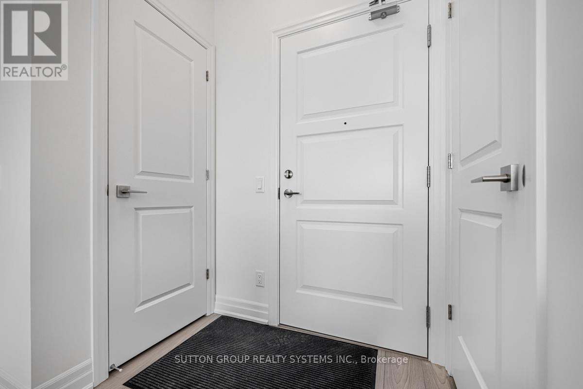 708 - 36 Elm Drive W, Mississauga, Ontario  L5B 1L9 - Photo 2 - W12969150