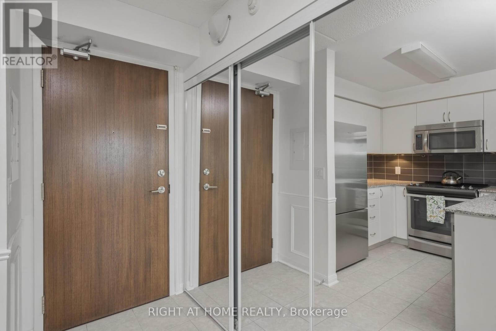 317 - 50 Via Rosedale, Brampton, Ontario  L6R 3Z7 - Photo 7 - W12969196