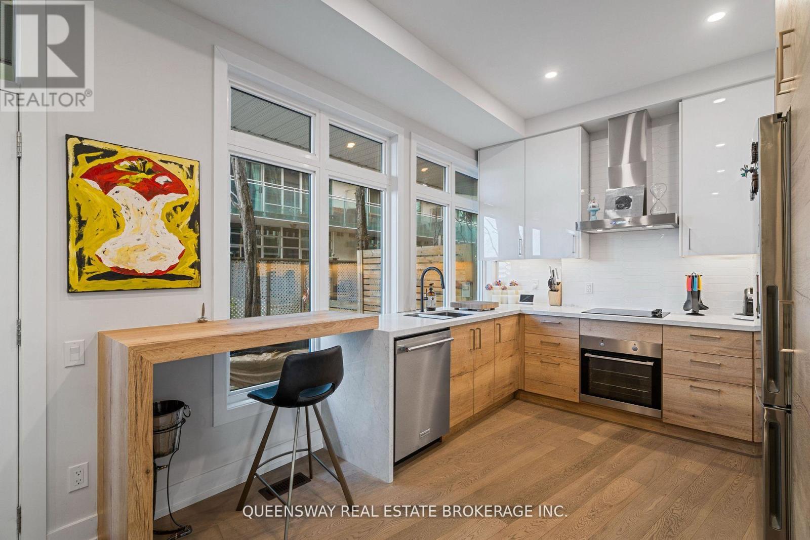 Th6 - 2067 Lake Shore Boulevard, Toronto, Ontario  M8V 4B8 - Photo 11 - W12969212