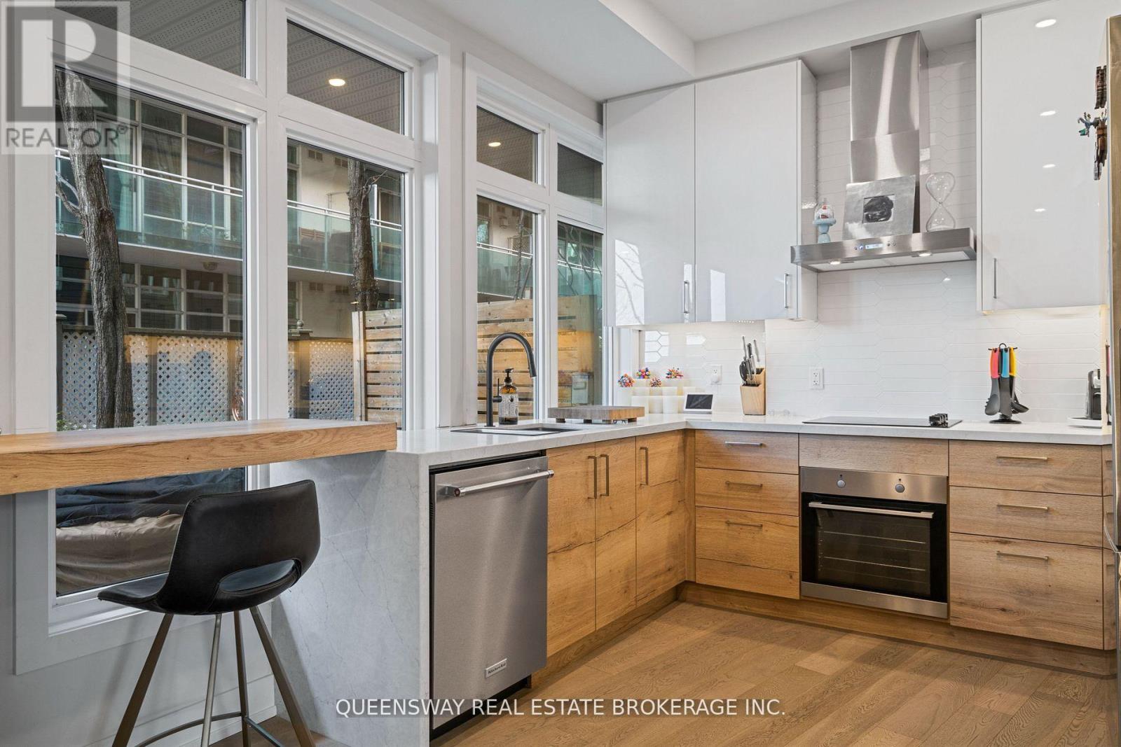 Th6 - 2067 Lake Shore Boulevard, Toronto, Ontario  M8V 4B8 - Photo 12 - W12969212