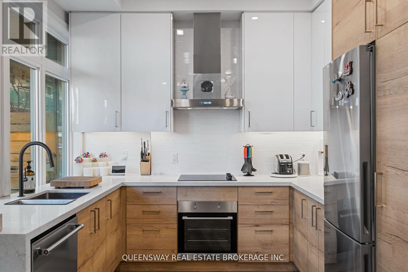 Th6 - 2067 Lake Shore Boulevard, Toronto, Ontario  M8V 4B8 - Photo 13 - W12969212