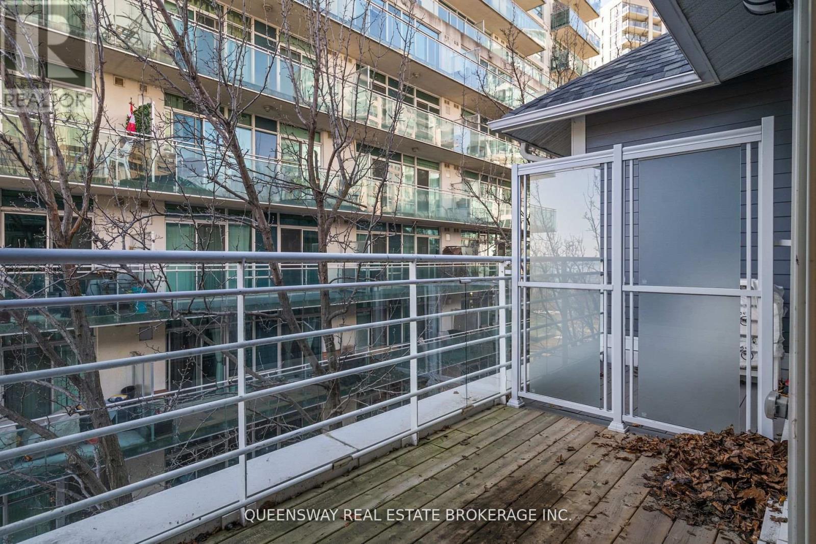 Th6 - 2067 Lake Shore Boulevard, Toronto, Ontario  M8V 4B8 - Photo 24 - W12969212