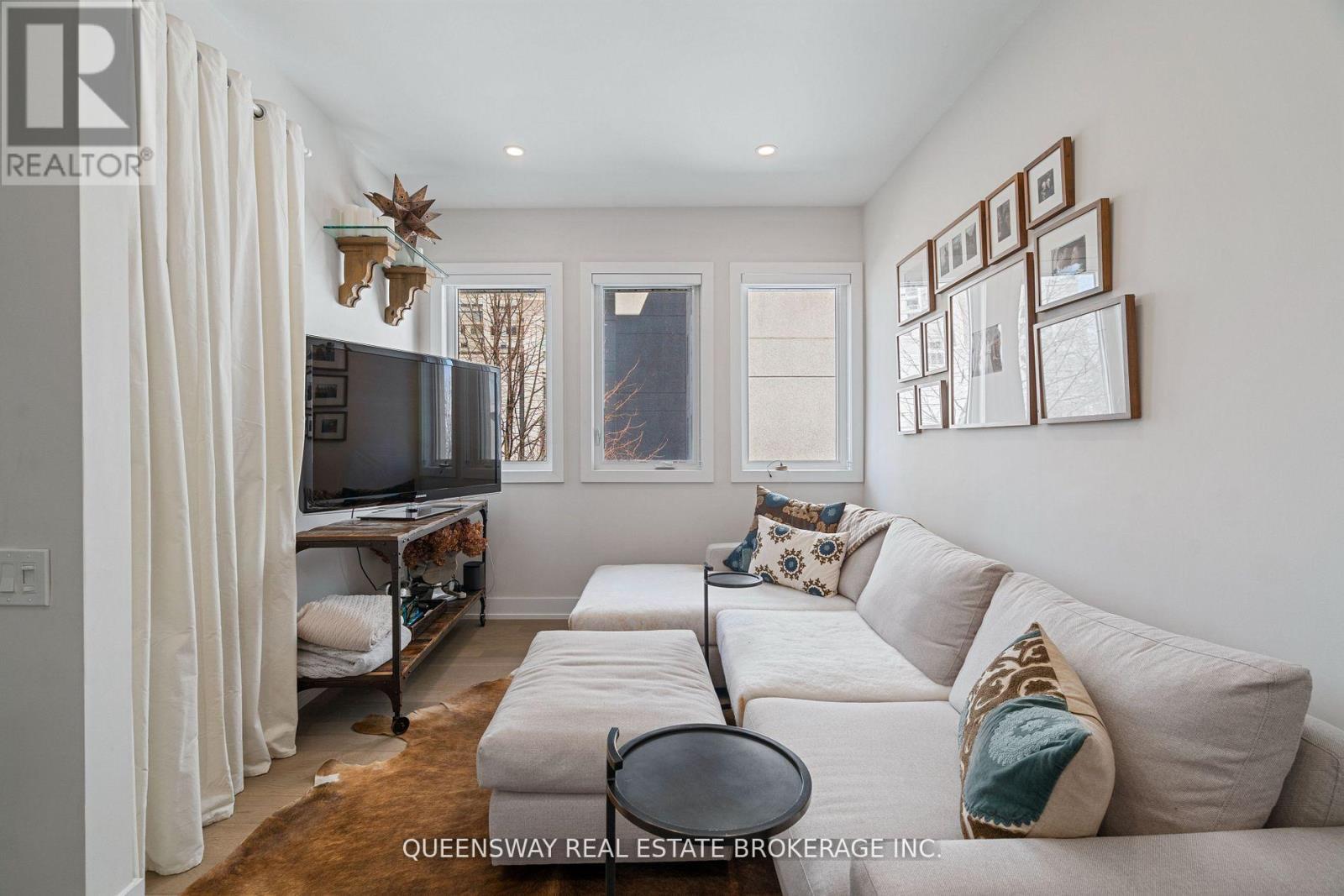 Th6 - 2067 Lake Shore Boulevard, Toronto, Ontario  M8V 4B8 - Photo 25 - W12969212