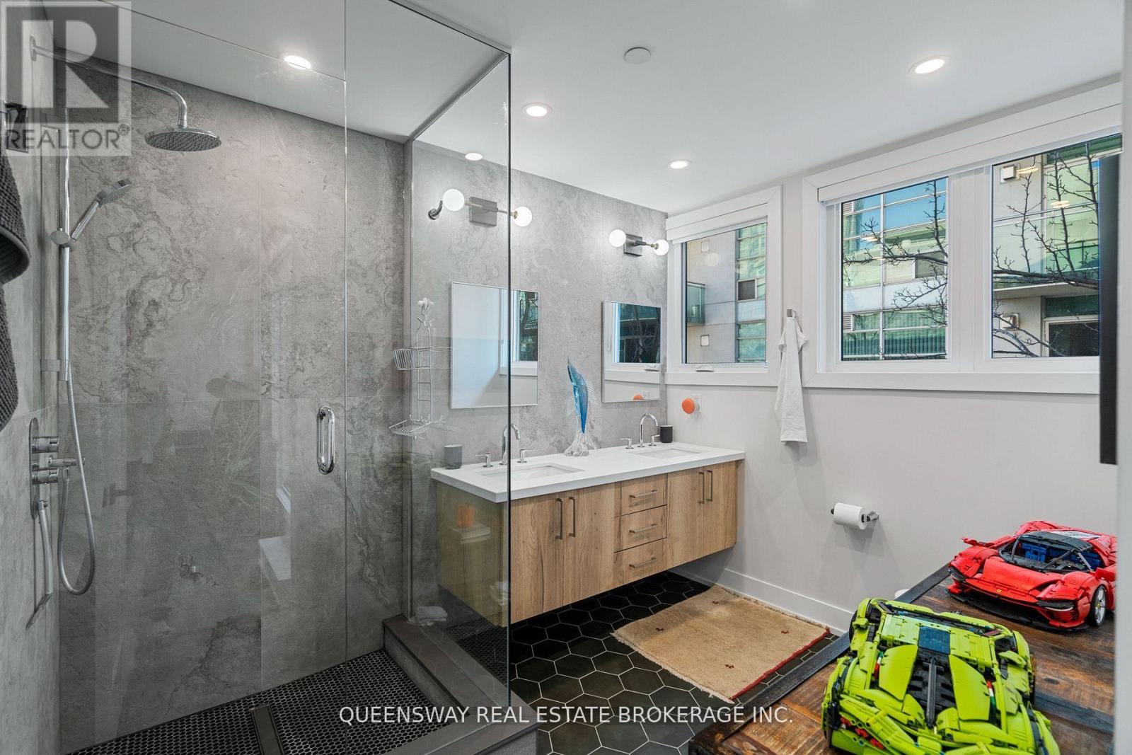 Th6 - 2067 Lake Shore Boulevard, Toronto, Ontario  M8V 4B8 - Photo 27 - W12969212