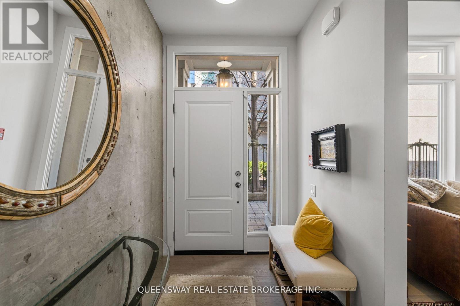 Th6 - 2067 Lake Shore Boulevard, Toronto, Ontario  M8V 4B8 - Photo 3 - W12969212