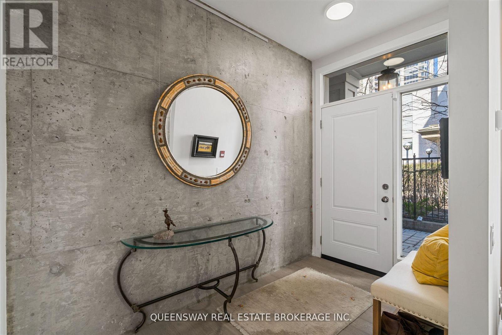 Th6 - 2067 Lake Shore Boulevard, Toronto, Ontario  M8V 4B8 - Photo 4 - W12969212