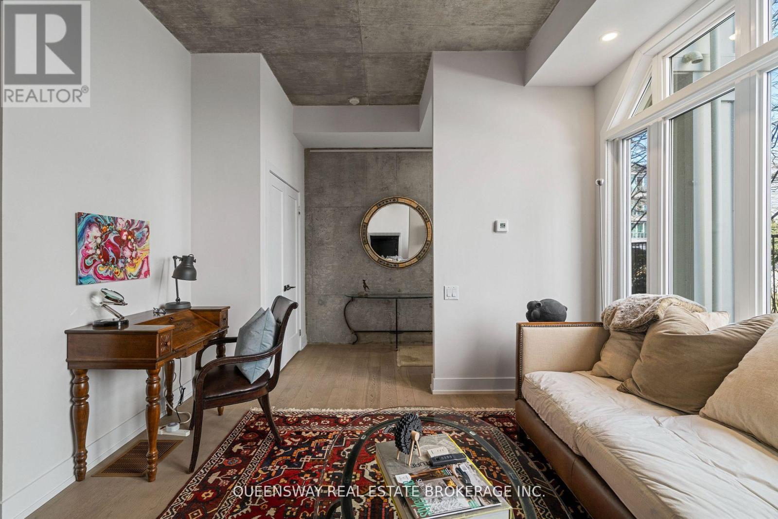 Th6 - 2067 Lake Shore Boulevard, Toronto, Ontario  M8V 4B8 - Photo 5 - W12969212