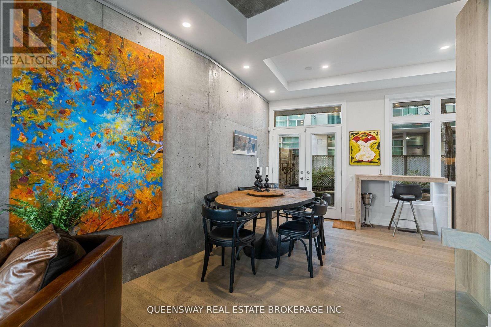 Th6 - 2067 Lake Shore Boulevard, Toronto, Ontario  M8V 4B8 - Photo 8 - W12969212