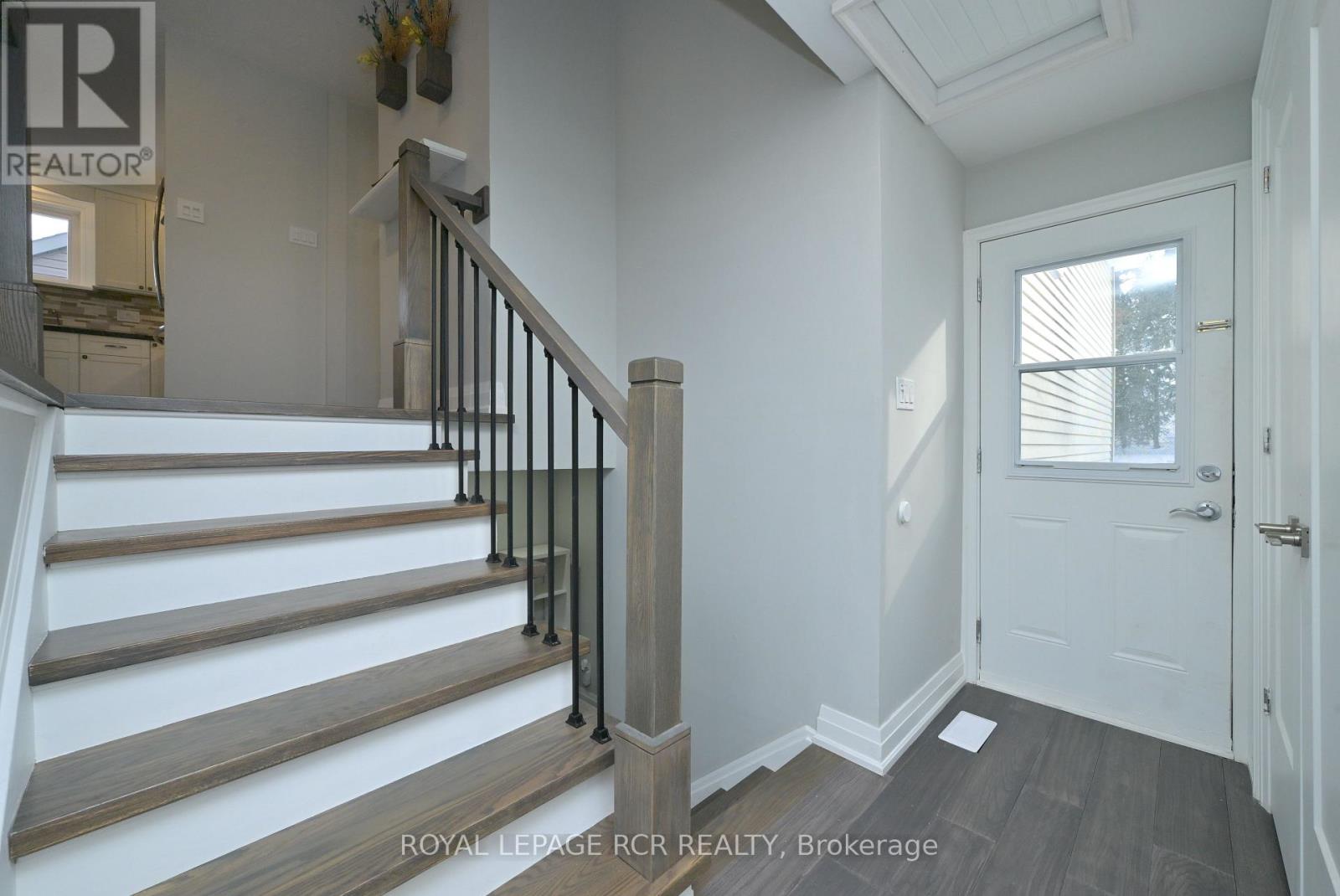 14 Goldgate Crescent, Orangeville, Ontario  L9W 4B5 - Photo 4 - W12969226