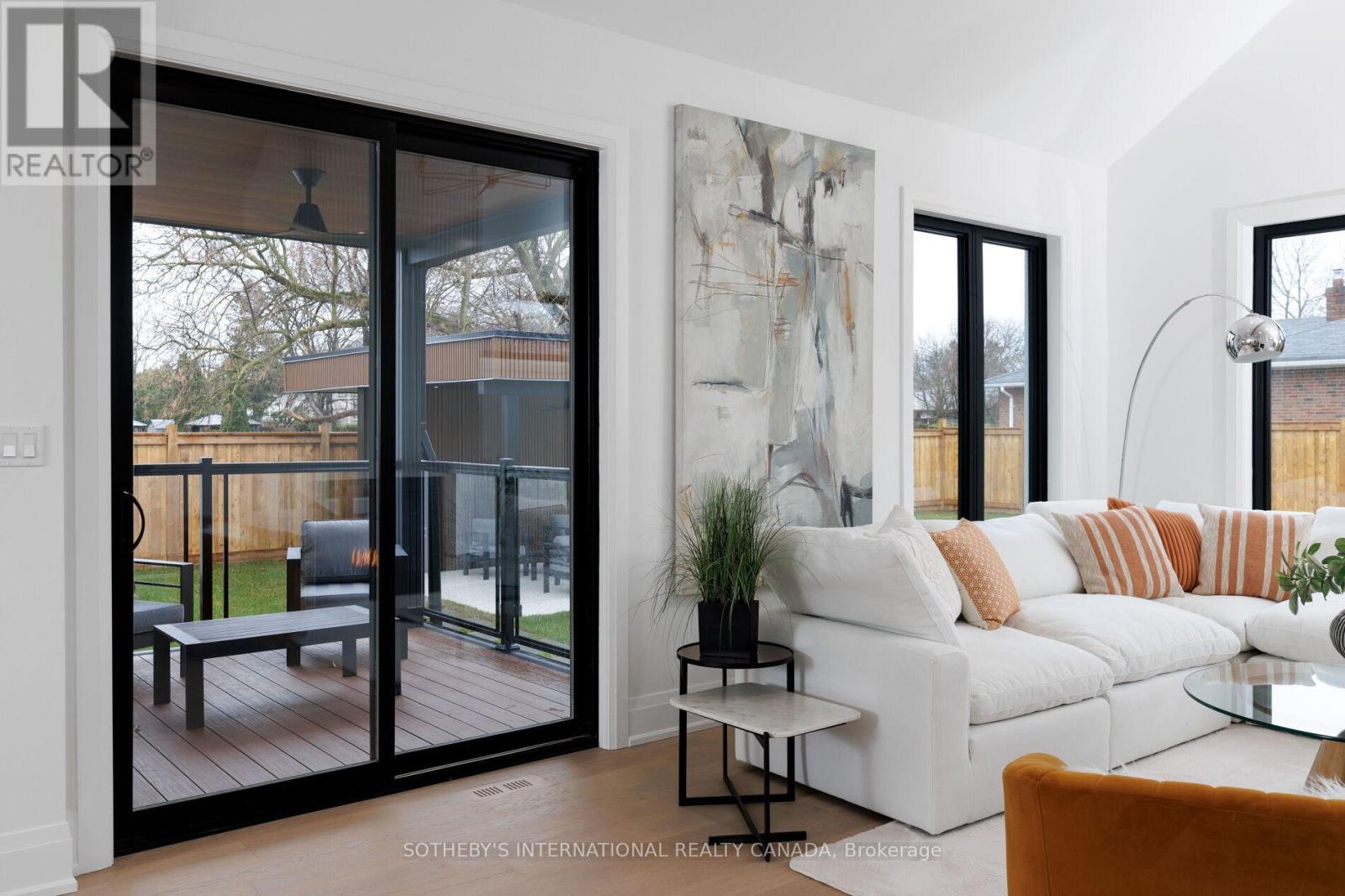 118 Warwood Road, Toronto, Ontario  M9B 5B7 - Photo 10 - W12969248