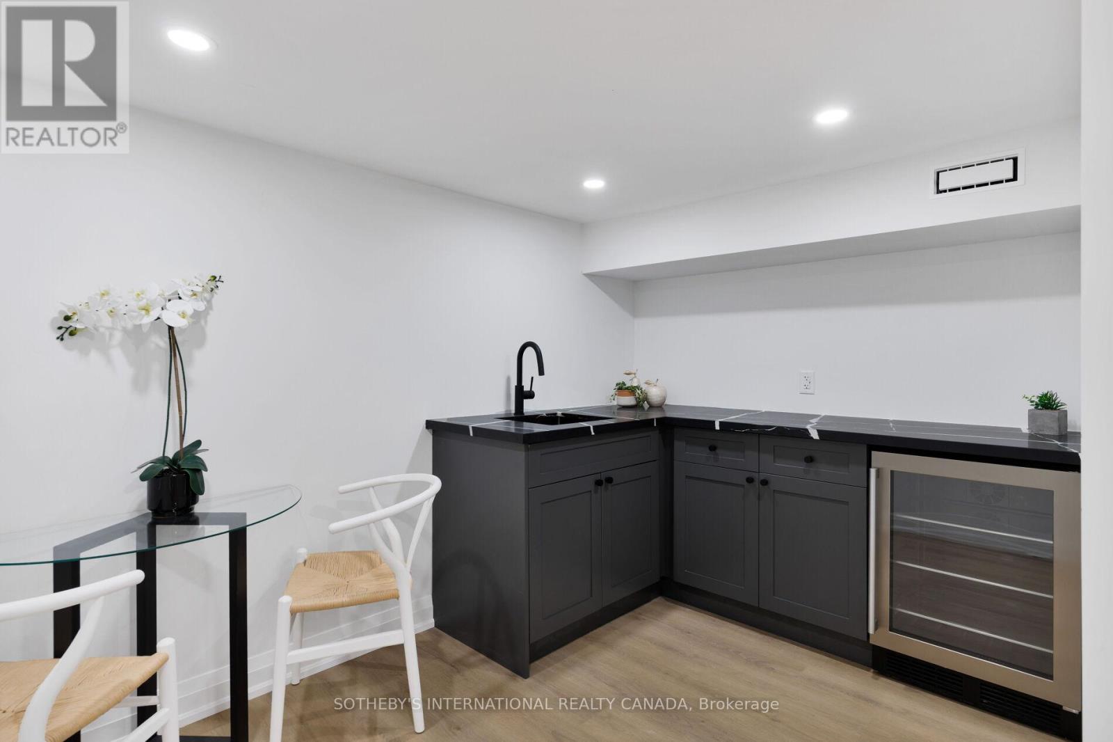 118 Warwood Road, Toronto, Ontario  M9B 5B7 - Photo 38 - W12969248