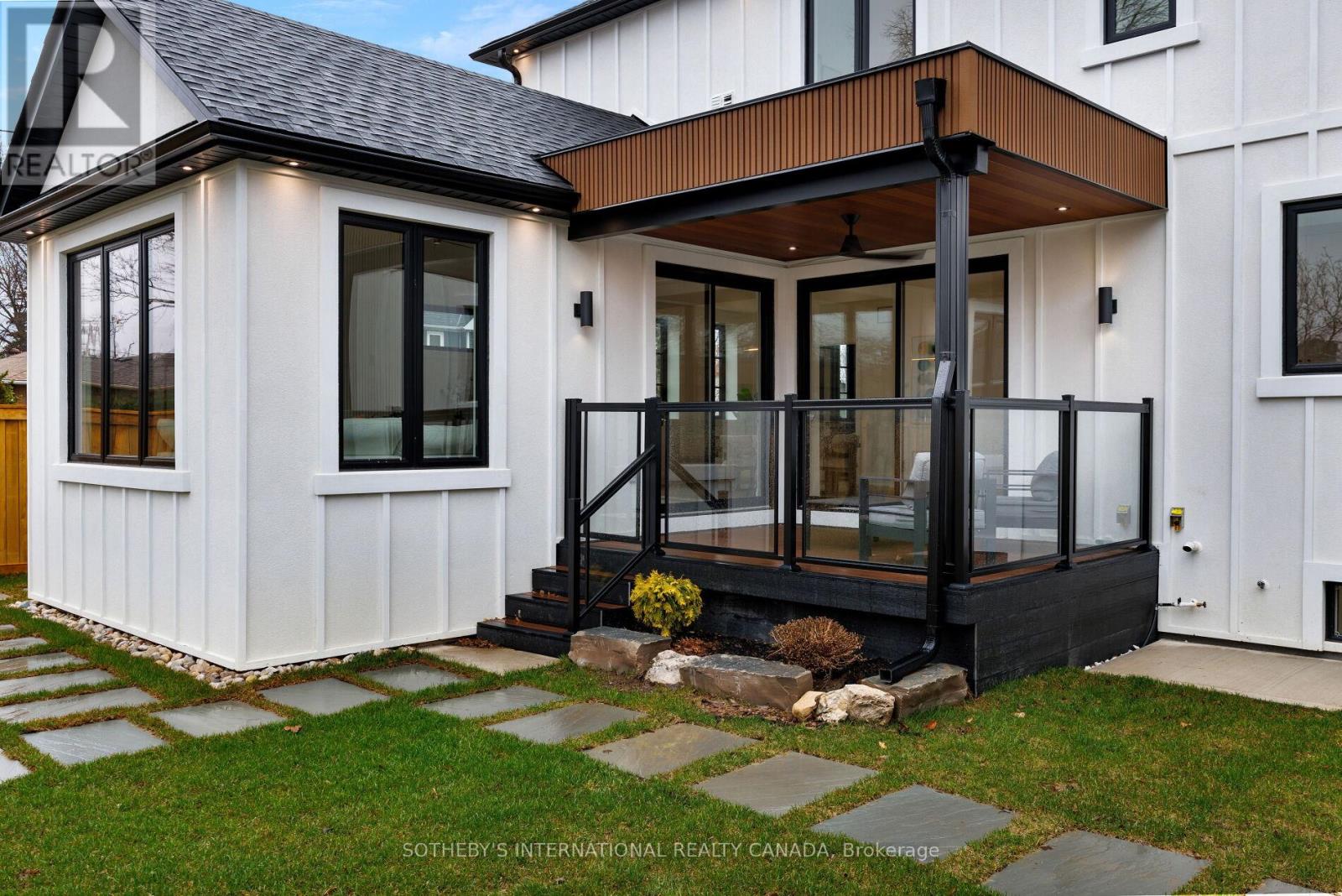 118 Warwood Road, Toronto, Ontario  M9B 5B7 - Photo 42 - W12969248