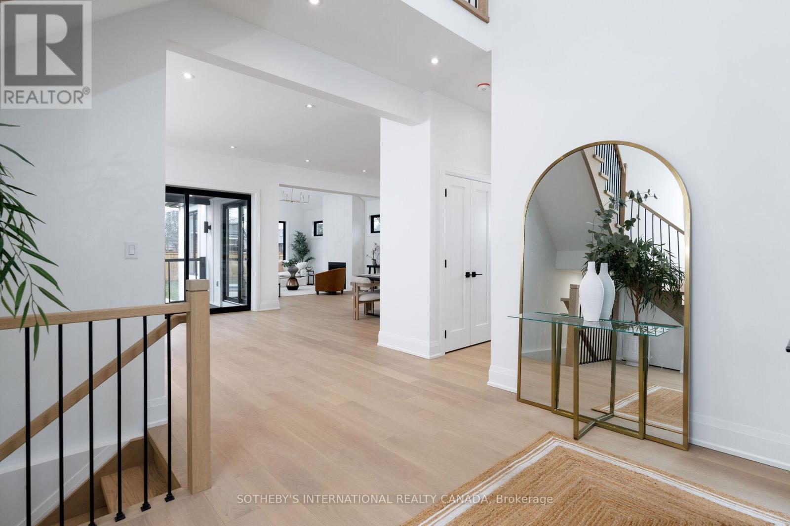 118 Warwood Road, Toronto, Ontario  M9B 5B7 - Photo 5 - W12969248