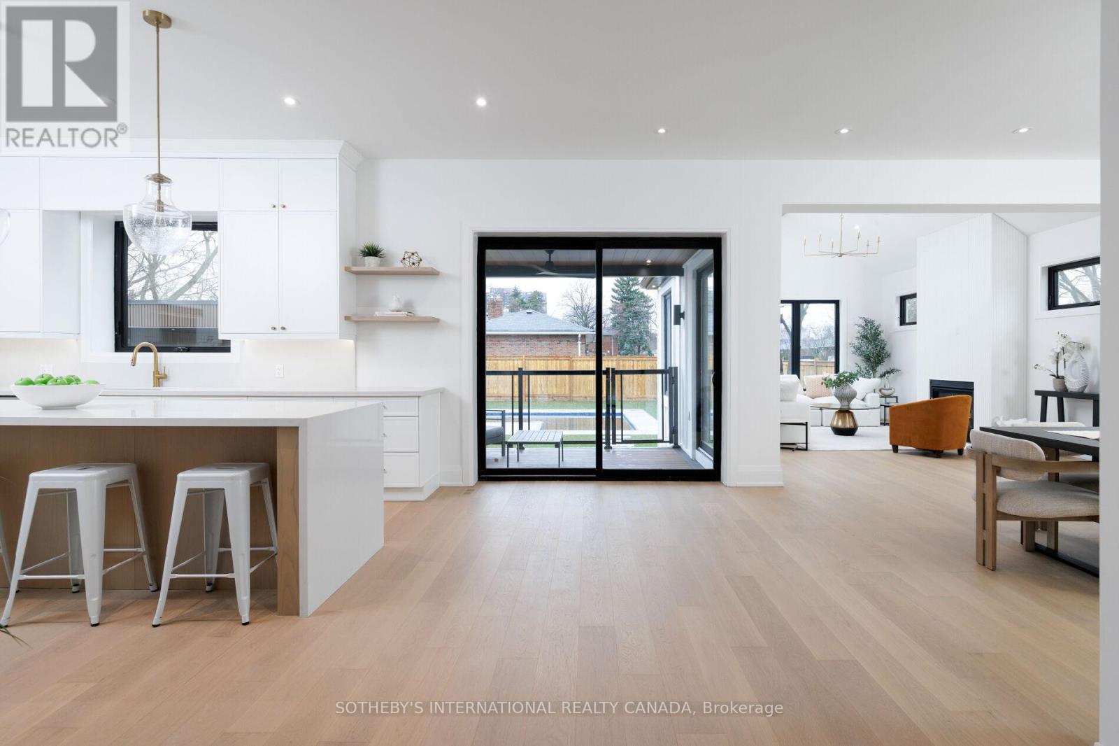 118 Warwood Road, Toronto, Ontario  M9B 5B7 - Photo 6 - W12969248